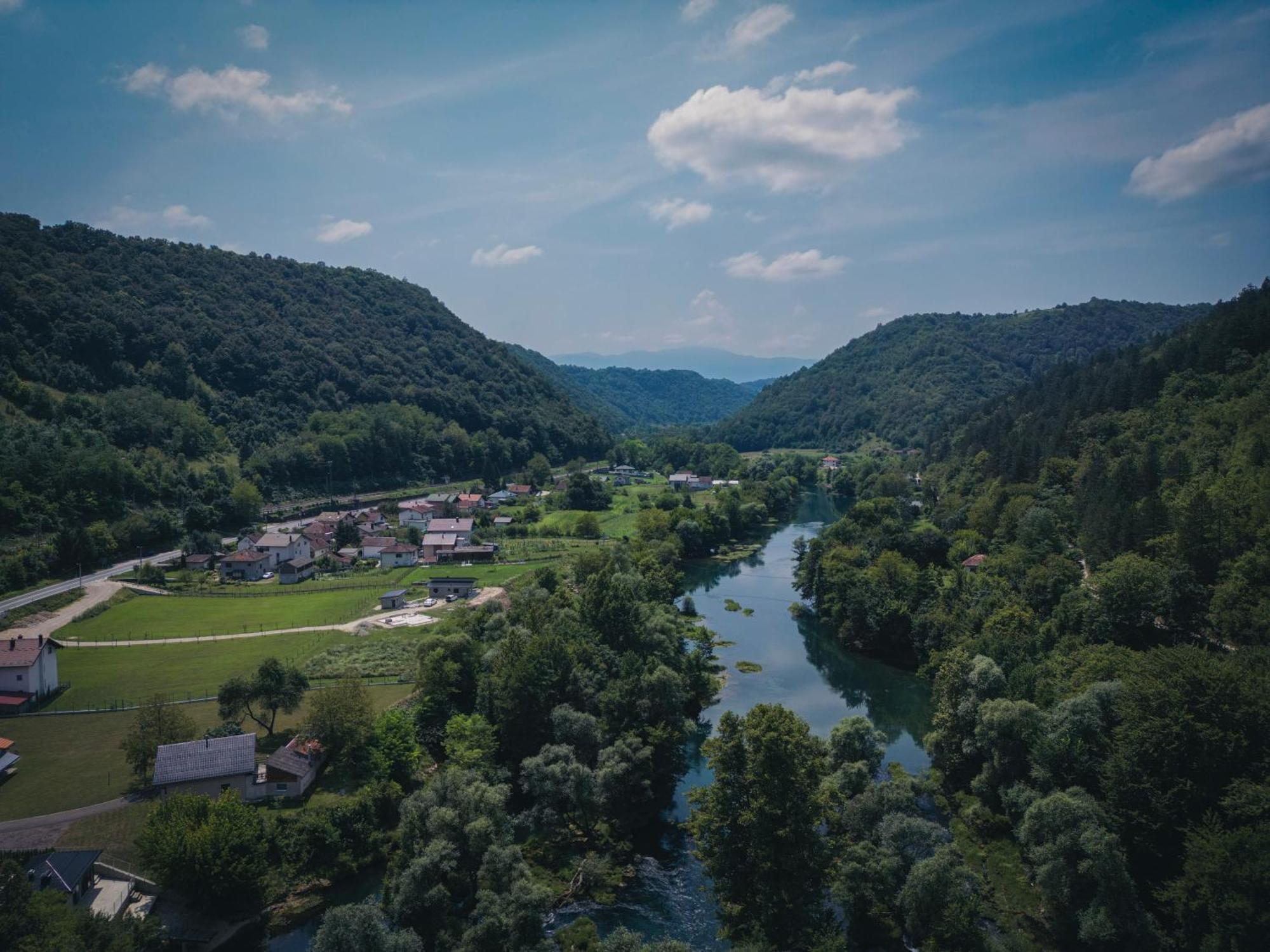 Hotel Tazz - River Front Oasis Collection Bihac Bagian luar foto