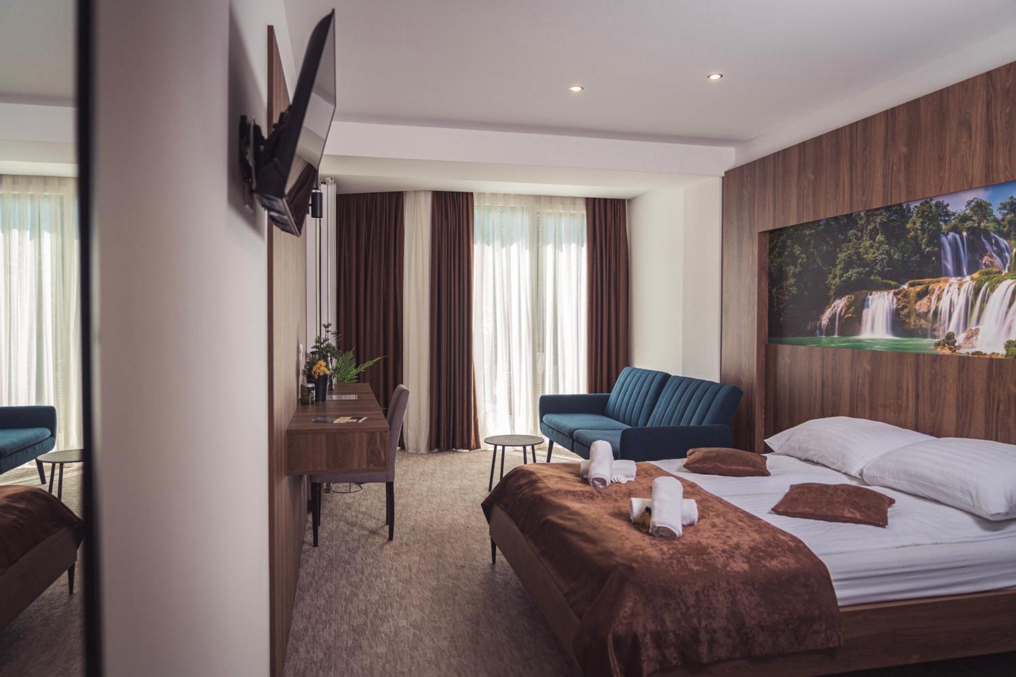 Hotel Tazz - River Front Oasis Collection Bihac Bagian luar foto